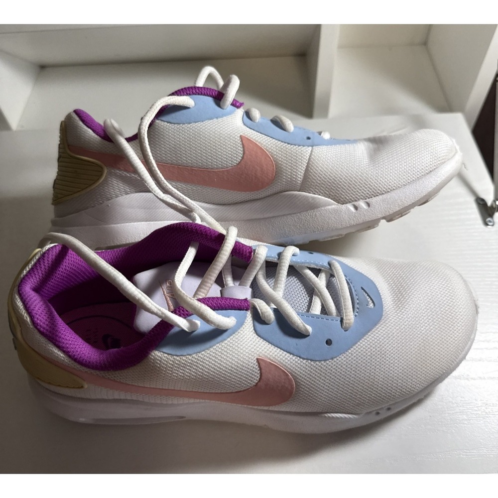 Women's Nike AIR Sneakers Shoes Womens‎ size 8